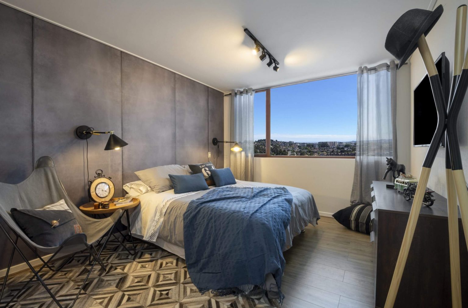 Dormitorio principal
amplio y sofisticado desde lo alto del valle
