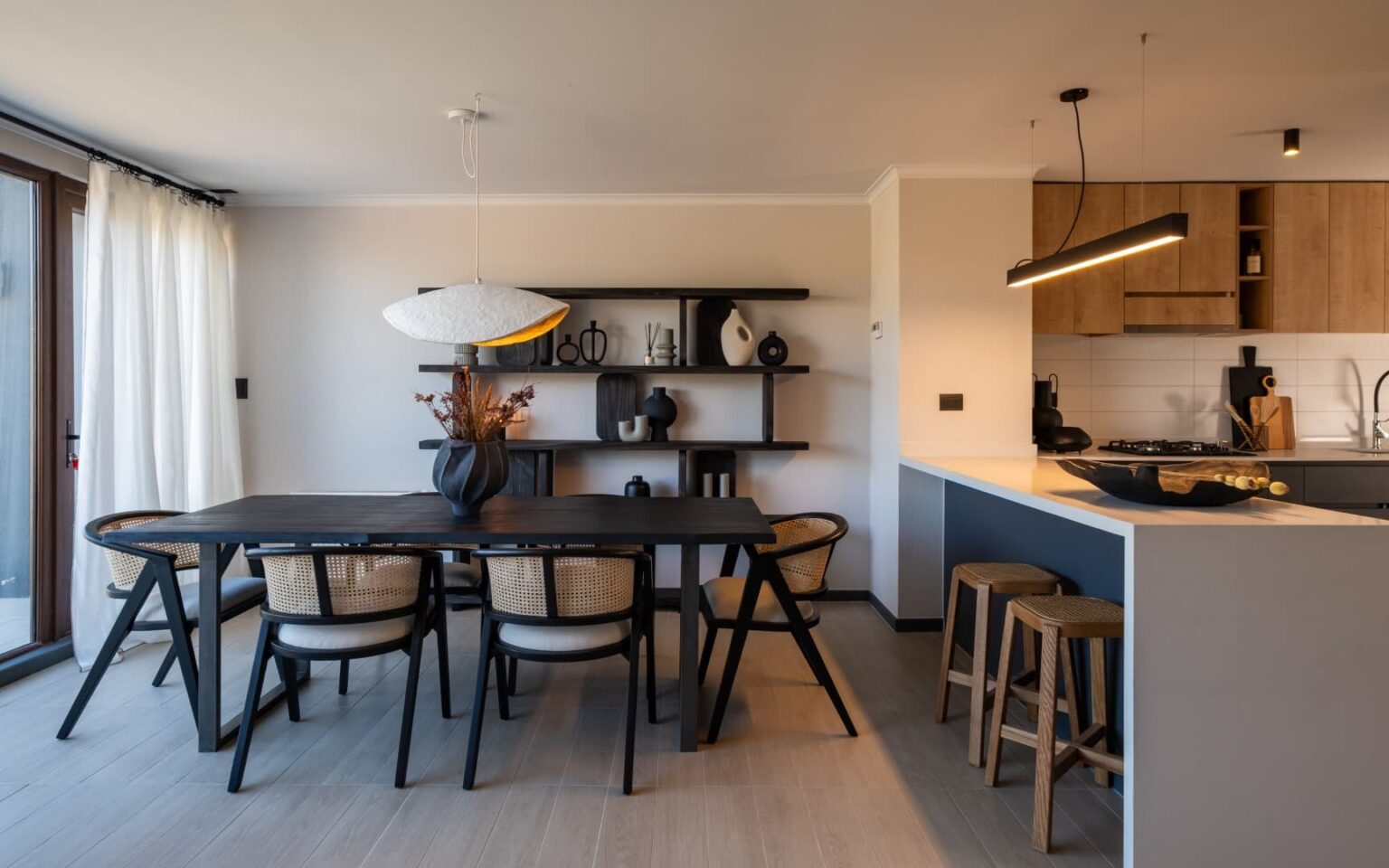 Amplia y luminosa distribución 
Living comedor abierto y todo el diseño y comodidad de Townhouse en Altos del Valle.
