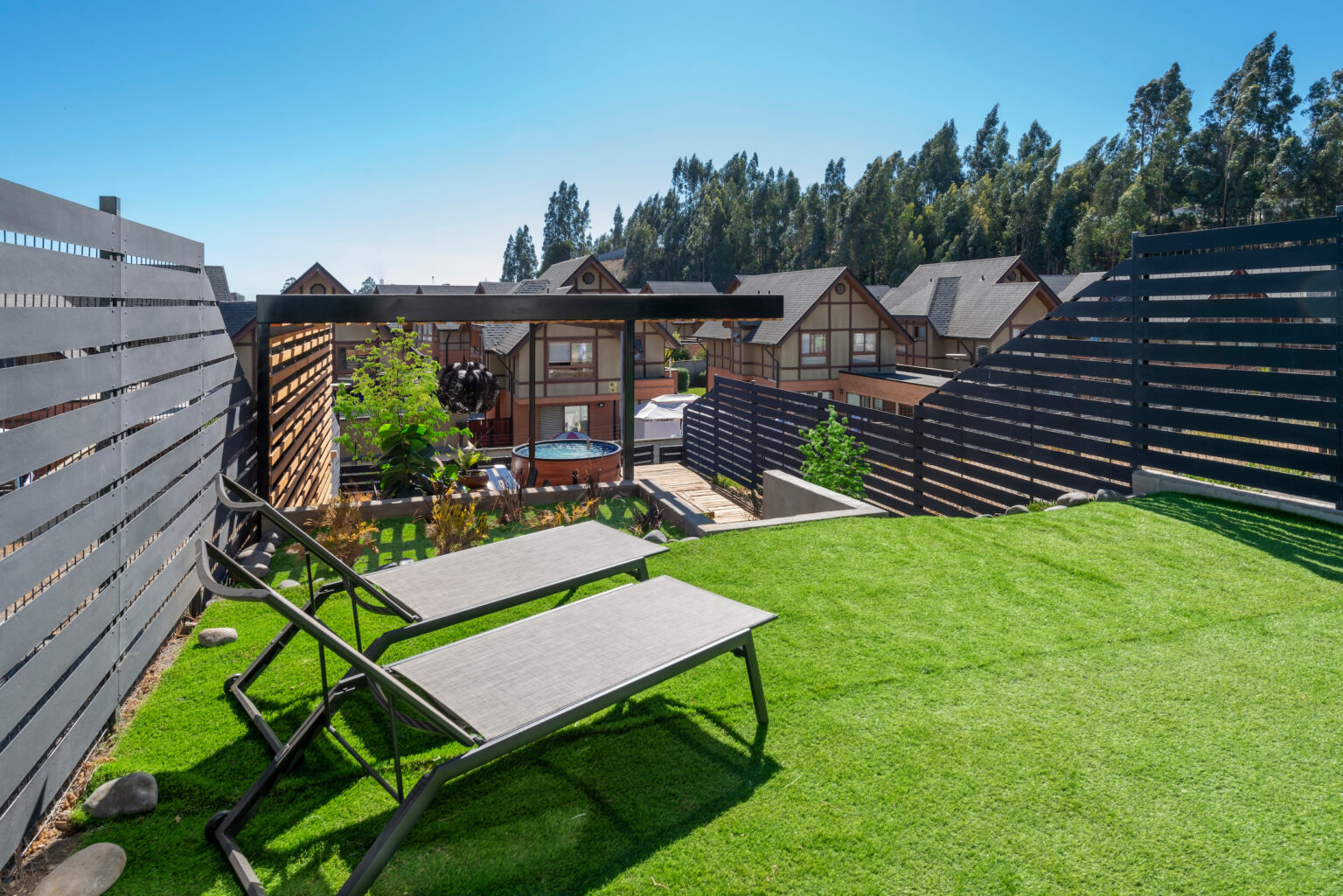Amplios Patios 
Para desarrollar tus proyectos y disfrutar con amigos o la familia.
