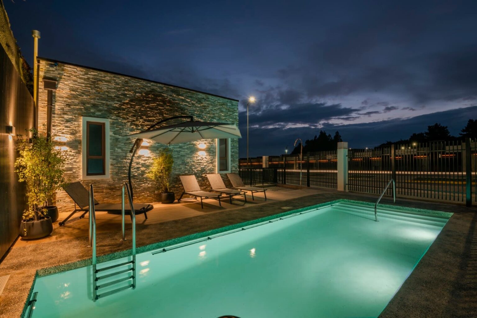 Piscina al aire libre
Para disfrutar con amigos y familia en momentos inolvidables

