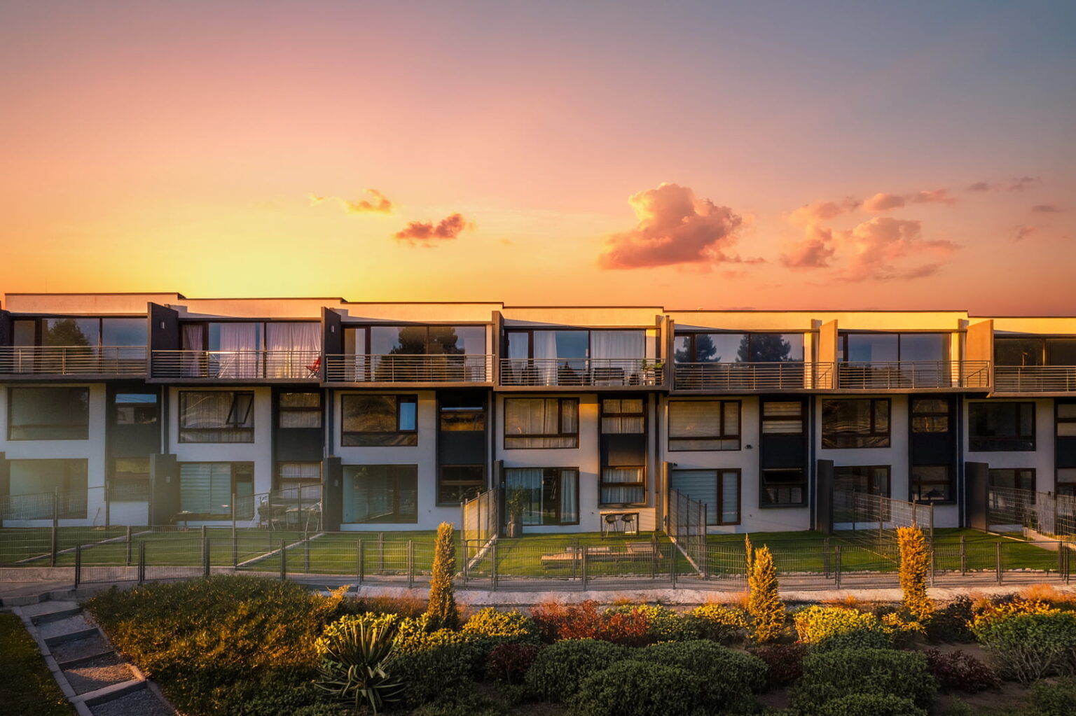 Tu terraza, tu mejor punto de encuentro
Dise&ntilde;adas para los momentos que importan: una reuni&oacute;n con amigos, una celebraci&oacute;n en familia o simplemente el silencio al final del d&iacute;a.&nbsp;
