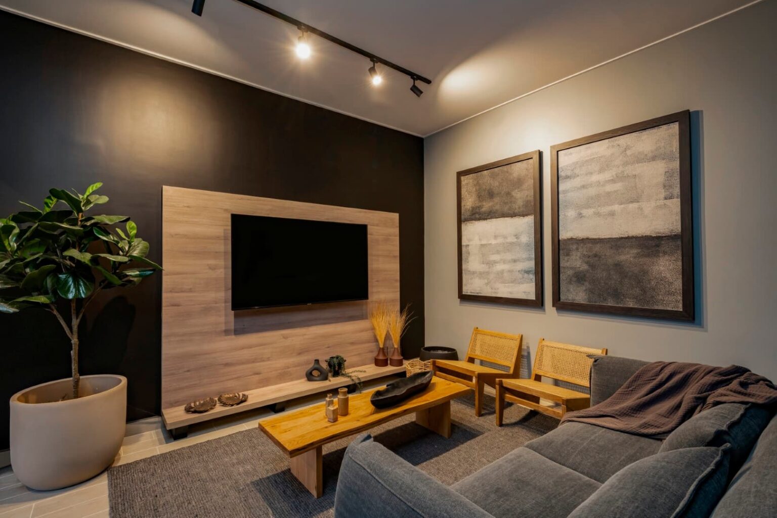Espacios comunes que se viven
Espacios comunes decorados, acogedores y funcionales, pensados para aprovechar cada momento con amigos y familia, ya sea para reunirse, relajarse o compartir.
